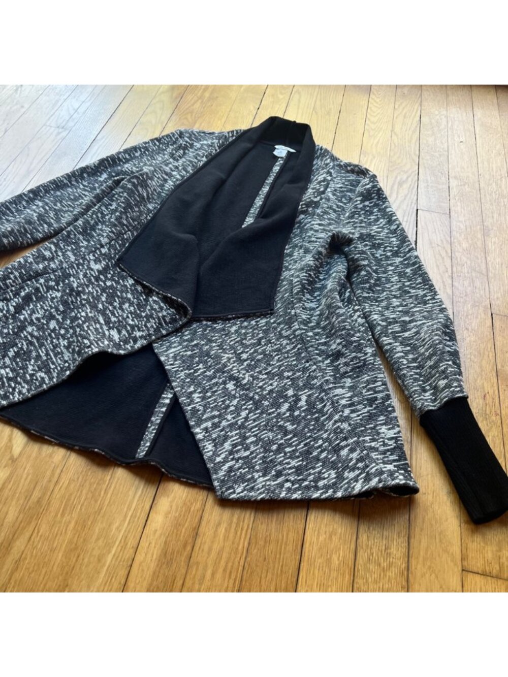 Club Monaco Size M Gray & Black Kiki Boucle Knit Draped Open Cardigan Sweater - Picture 5 of 16